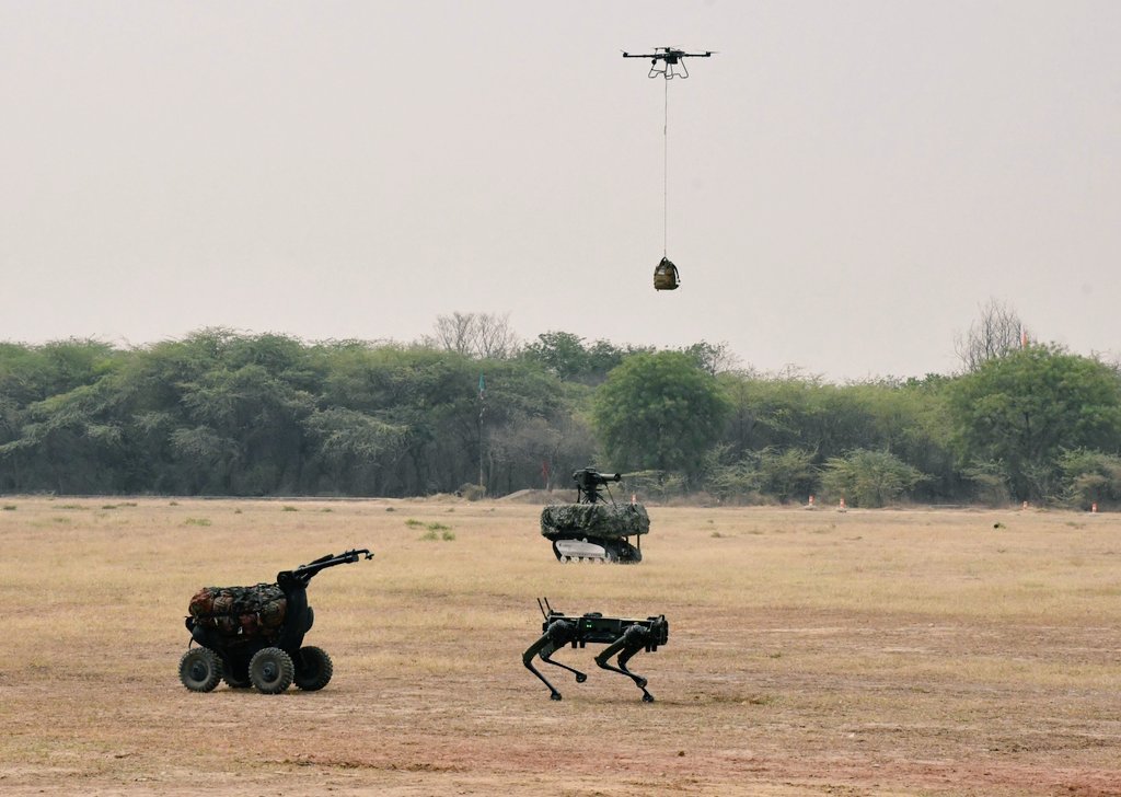 Central Army Commander Lt Gen NS Raja Subramani, visited the Shatrujeet Brigade & Agra Military Station. The Army Commander reviewed the operational preparedness of the brigade and witnessed the latest technology like robotic mules and logistic drones: Indian Army’s Central…