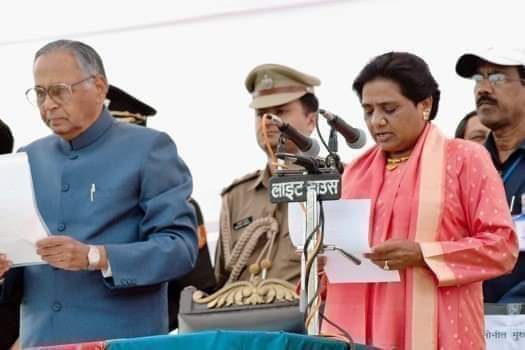 आज 13 मई 2007 को आयरनलेडी आदरणीय @Mayawati जी ने चौथी बार उत्तरप्रदेश के मुख्यमंत्री पद की शपथ उत्तरप्रदेश के तत्कालीन राज्यपाल टी.वी.राजेश्वर जी ने बहन जी को मुख्यमंत्री पद की शपथ दिलाई थी। 2007 में बहुजन समाज पार्टी ने पहली बार पूर्ण बहुमत(206/403) की सरकार बनायी थी। जय भीम
