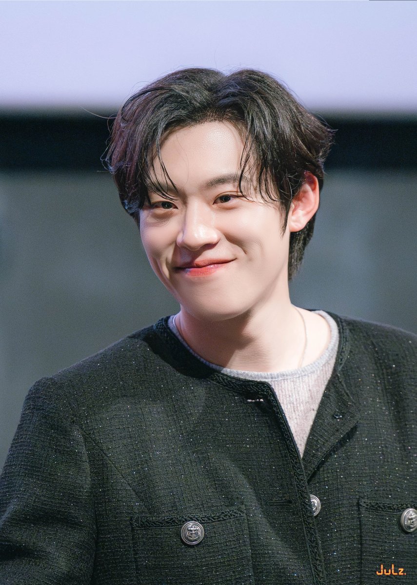 240331 댓글부대 무대인사 14:25 CGV 영등포 5관
#김성철
뽀짝이 볼을 콕 눌러보고 싶은데