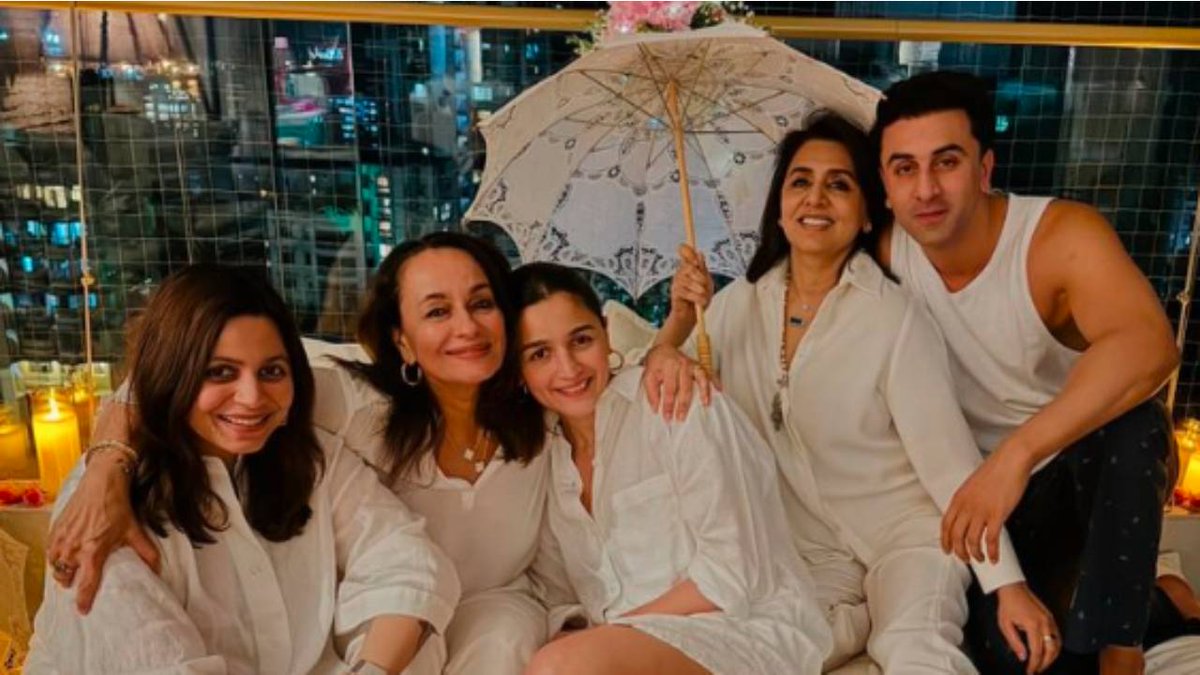 Alia Bhatt shares 'precious moments with precious ones' in a special image from Mother's Day celebration - iwmbuzz.com/movies/news-mo…

#entertainment #movies #television #celebrity