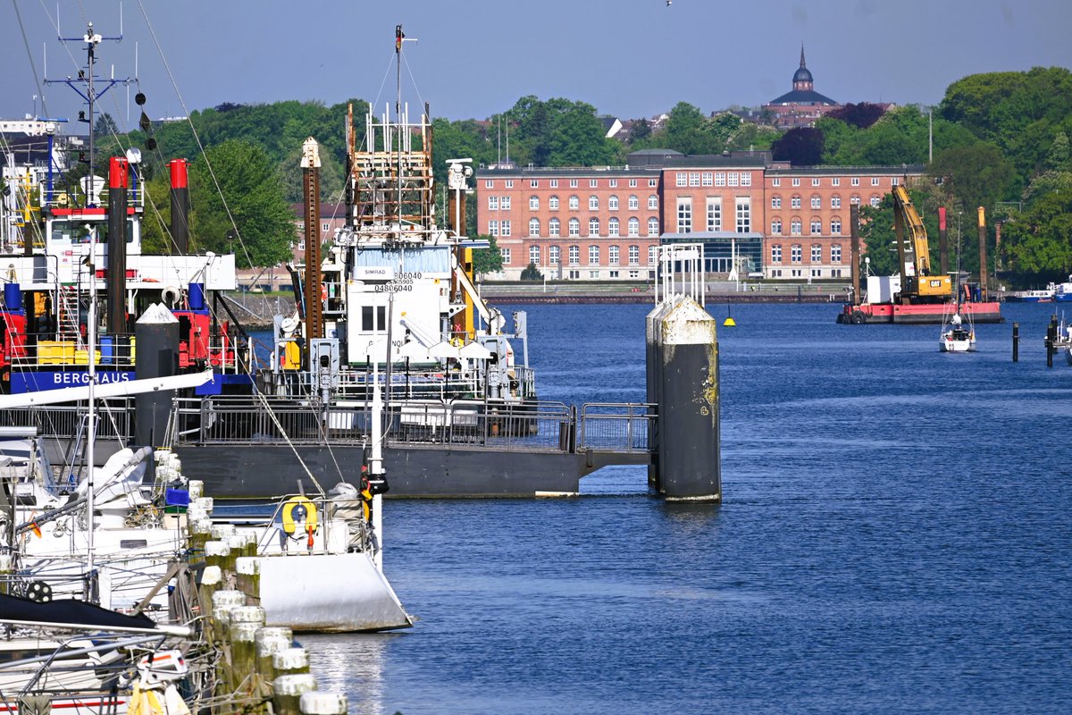 Moin aus #Kiel Blick von der Schwentinemündung über die Förde auf das Landeshaus