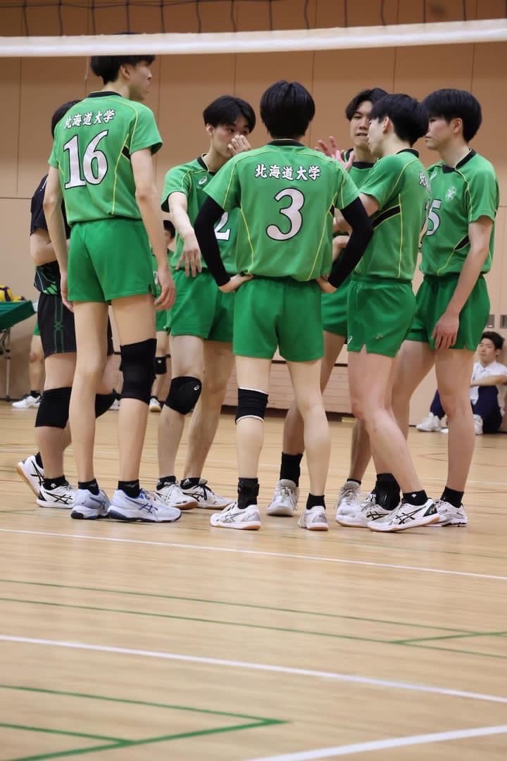 humvbc's tweet photo. 【試合結果】

5/12(日) vs北翔大学　@北翔大学

1セット　19-25
2セット　22-25
3セット　25-23
4セット　21-25

全力で戦いましたが惜しくも勝利することができませんでした。来週が春リーグ最後の週となります。最後まで全力を尽くして戦うので応援よろしくお願いします！ https://t.co/GLdWNZuhCW