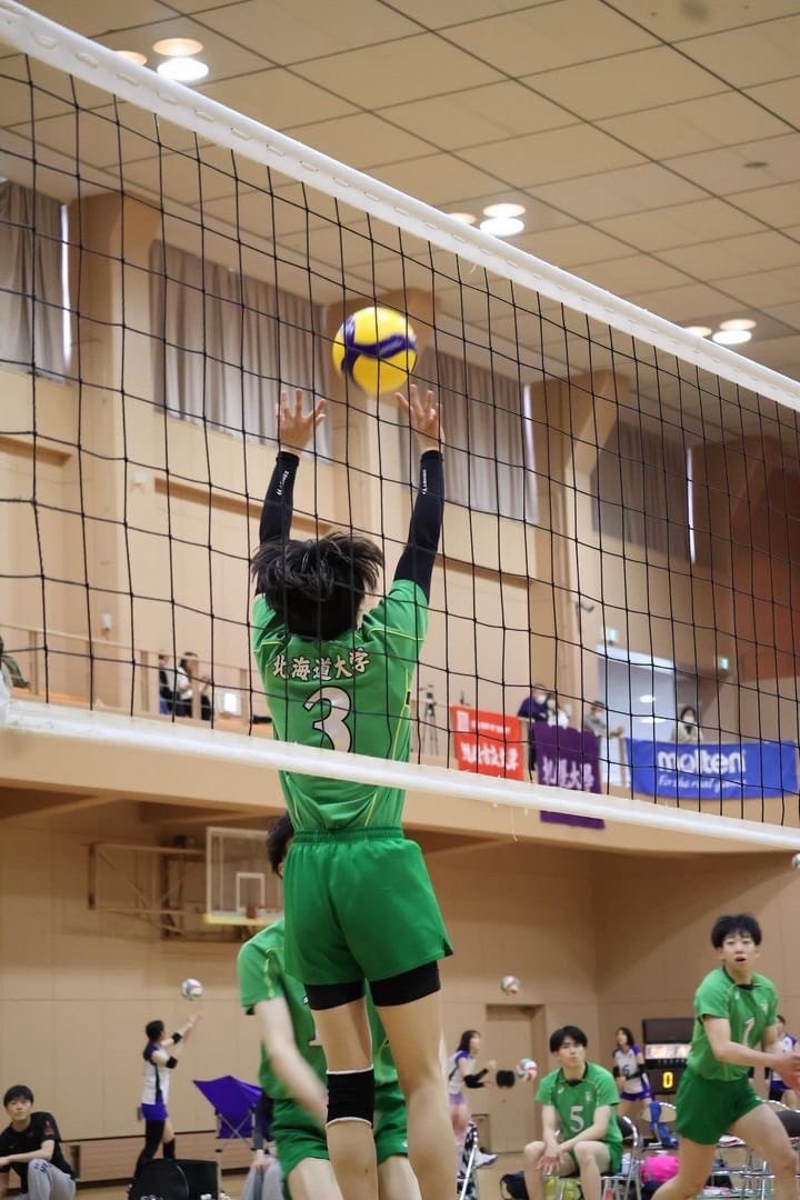 humvbc's tweet photo. 【試合結果】

5/12(日) vs北翔大学　@北翔大学

1セット　19-25
2セット　22-25
3セット　25-23
4セット　21-25

全力で戦いましたが惜しくも勝利することができませんでした。来週が春リーグ最後の週となります。最後まで全力を尽くして戦うので応援よろしくお願いします！ https://t.co/GLdWNZuhCW