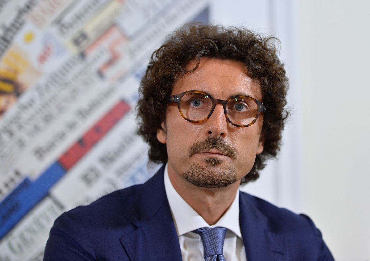 Rispetto alla classe politica di oggi @DaniloToninelli è stato un gigante. Gli altri hanno fatto chiacchere e prese in giro, lui i fatti.