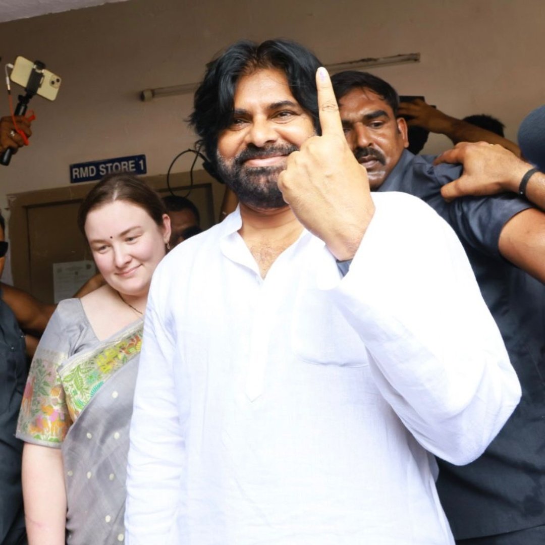 Chief @PawanKalyan Casted His Vote @ Mangalagiri ✊

#VoteForGlass #APVotesForAlliance