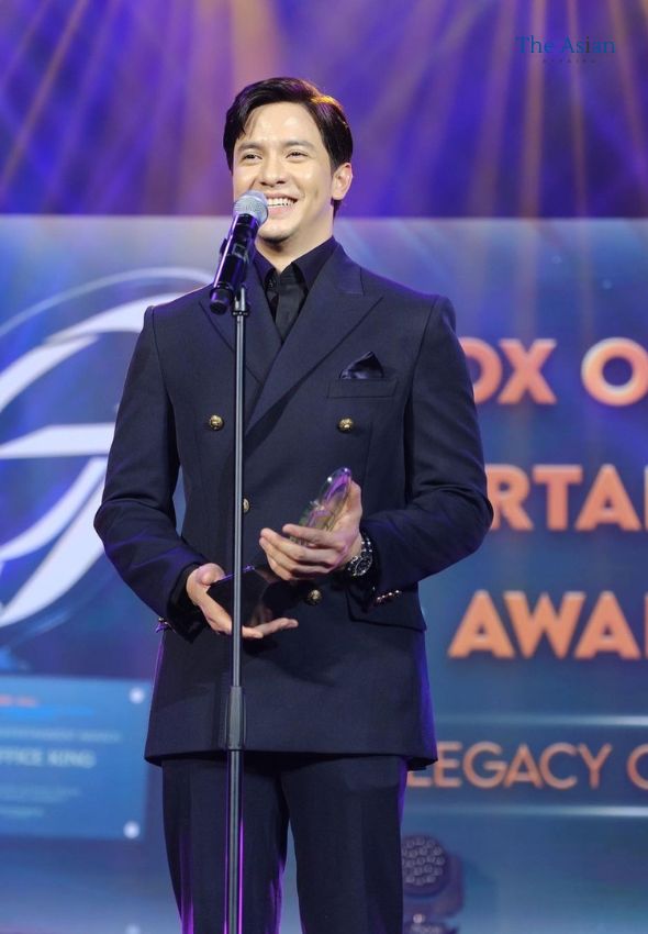 Alden Richards awarded as the ‘Box Office King’ at the Box Office Entertainment Awards for his standout role in 'Five Breakups and a Romance'.

#AldenRichards #BoxOfficeKing