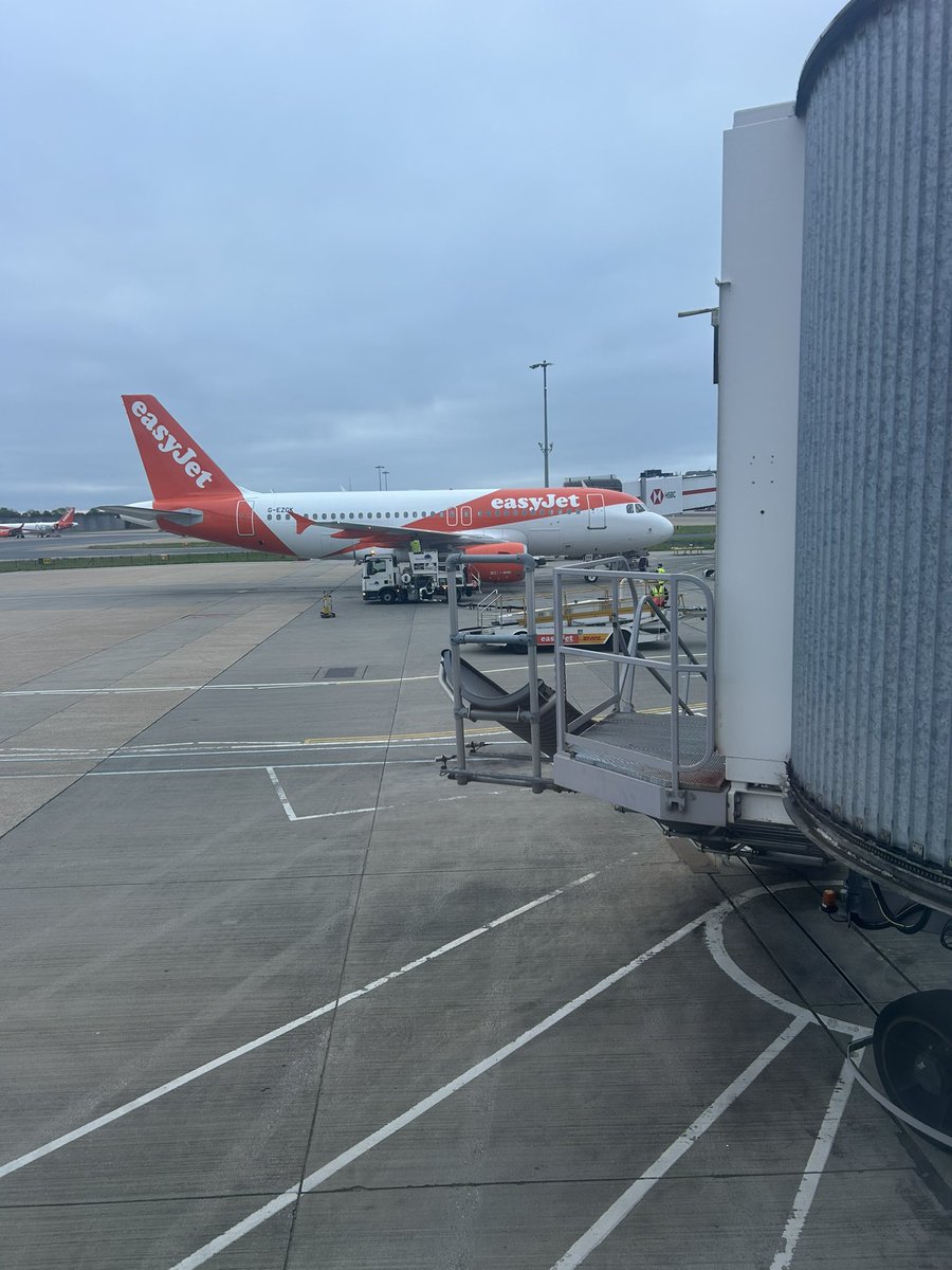 pstacey11's tweet image. Watching what’s going after boarding - #planegeek