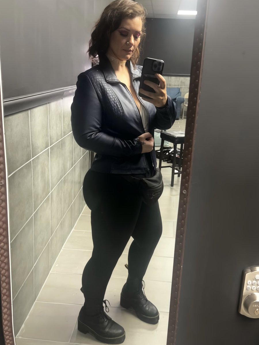 OfficialSheeva's tweet photo. Weekend in a nutshell.
Thank you for all the Motherโs Dayโs wishes and love. โค๏ธ
โMove in silence. Speak only when itโs time to say CHECKMATE.โ
#itisalmosttime #preparing #unstoppable #sheeva #sheevaqueen #beautifulbrutality https://t.co/8ESmH7D1HX