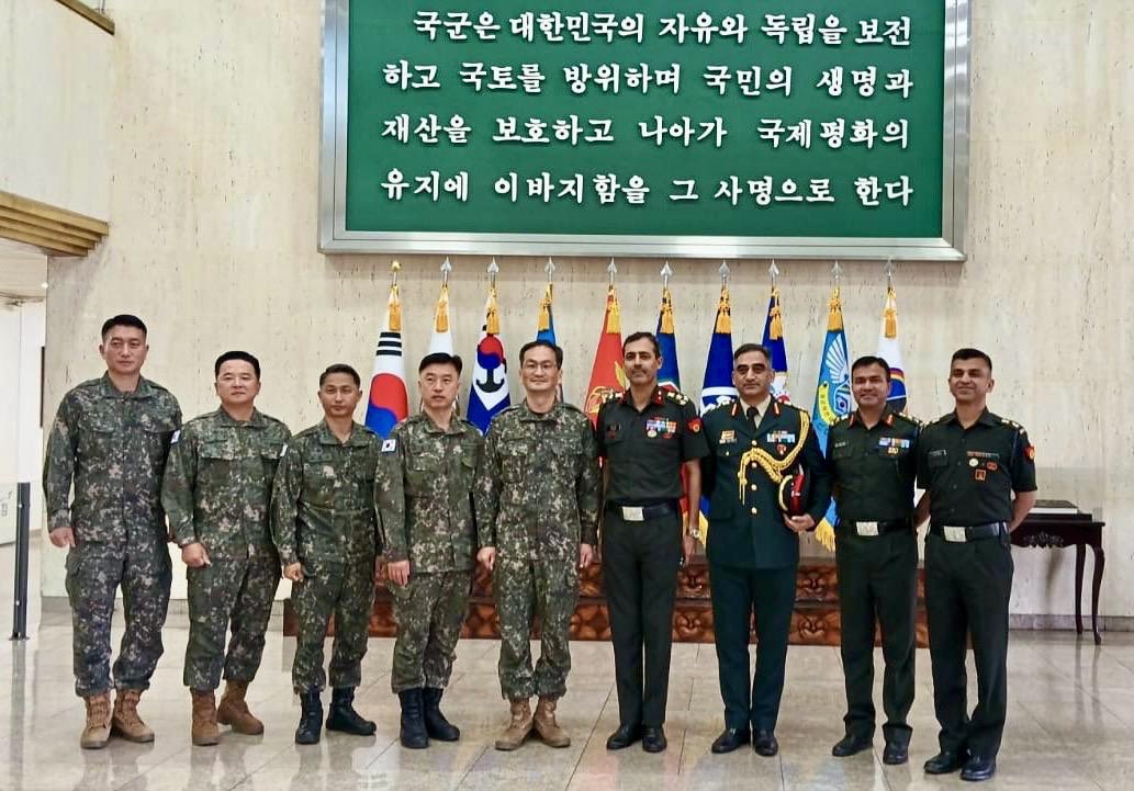 An #IndianArmy delegation visited Republic of Korea from 08-11 May 24. They met Ambassador @KumarAmitMEA on 09 May.

The delegation visited ROK Army HQ apart from army combat support units. Discussions focussed on strengthening #defencecooperation in the land forces domain.