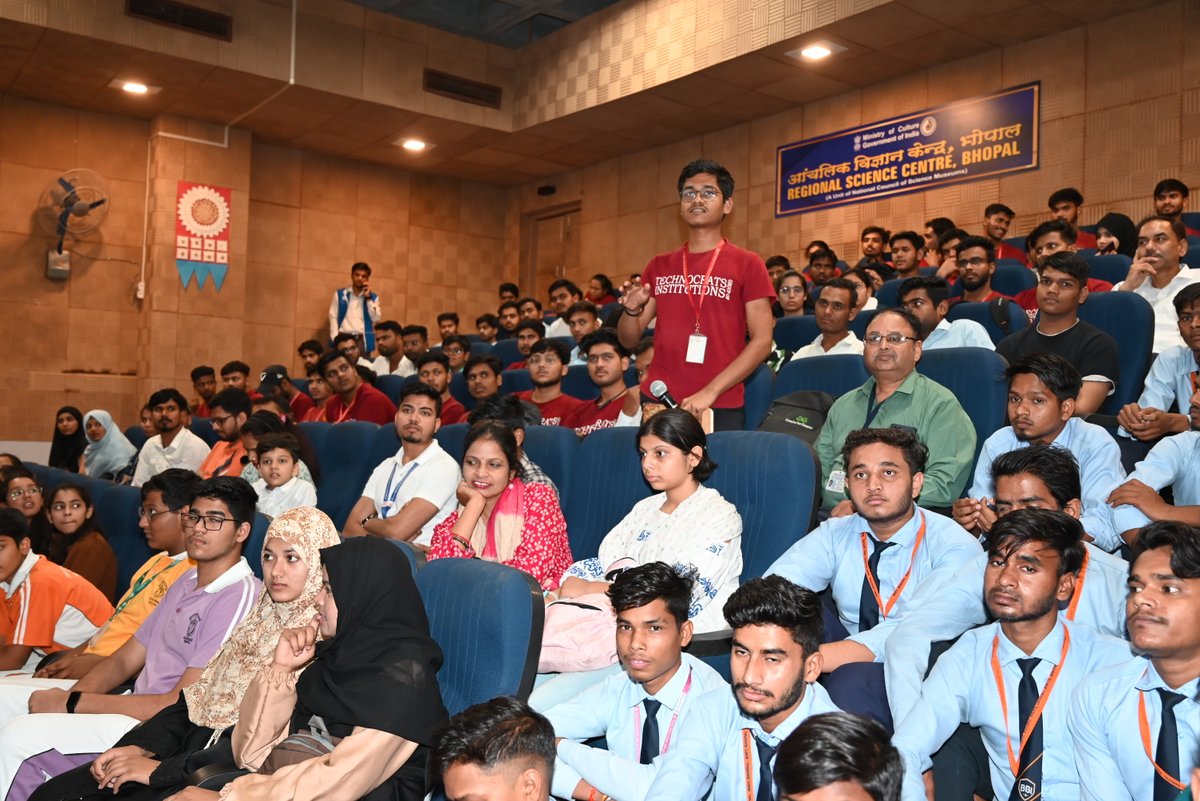 Celebration of National Technology Day in collaboration with Dept of Data Science & Engineering,  IISER Bhopal
-: 𝐀𝐫𝐭𝐢𝐟𝐢𝐜𝐢𝐚𝐥 𝐈𝐧𝐭𝐞𝐥𝐥𝐢𝐠𝐞𝐧𝐜𝐞 𝐟𝐨𝐫 𝐕𝐢𝐤𝐬𝐢𝐭 𝐁𝐡𝐚𝐫𝐚𝐭:-
Inaugural Talk by Prof Tanmai Basu, IISER, Bhopal.
#aiforviksitbharat  #AI