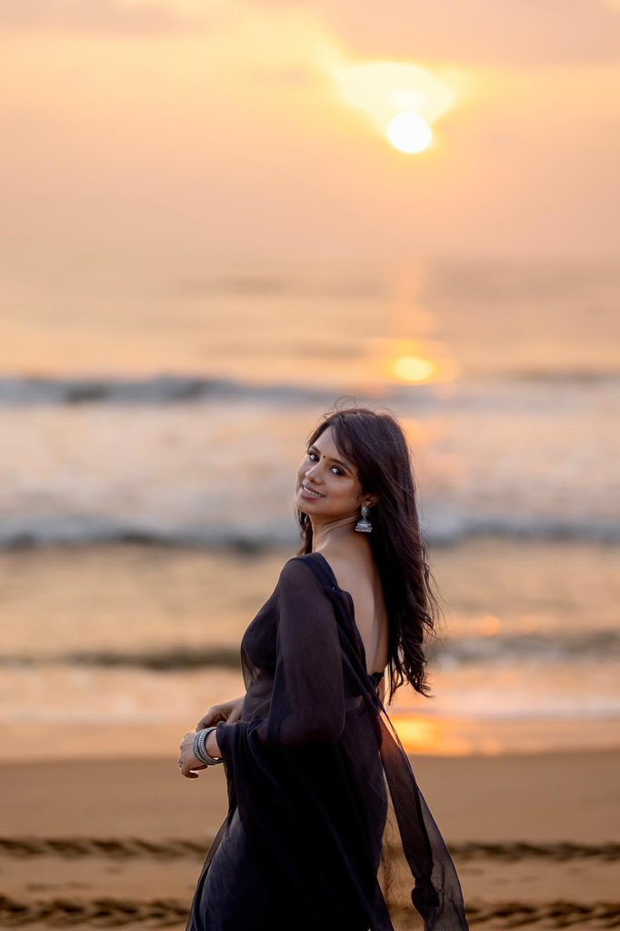 Classy in Black and white🖤🤍 Young Actress #YugaKrishnan's latest elegant pics📸 @yuga_krishnan @teamaimpr