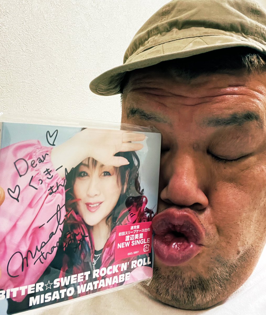 楽屋にはいったら
CDが置いてあったお❤️
#渡辺美里 様だぁ❤️
うれぴこ
ヘビロテでござんしょ❤️
泣いちまったりすんだろなぁ
ほふほふほふ❤️