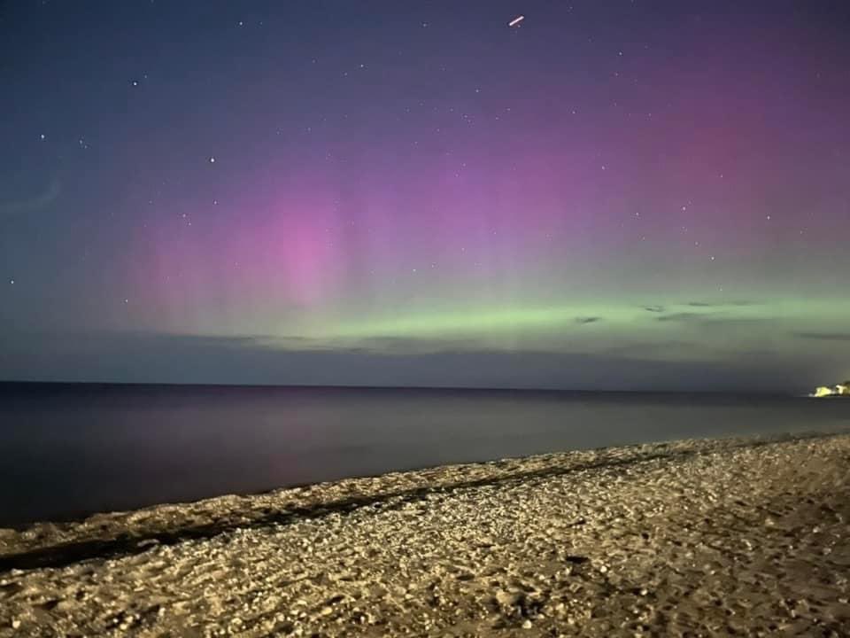 The northern lights putting on quite the show in Goderich tonight! 😍 Thank you to Miriam for sharing this picture with us. How is the show in your area? TIP: The display isn’t as strong tonight so it might not be visible with your eyes. Try taking a picture and see if your…