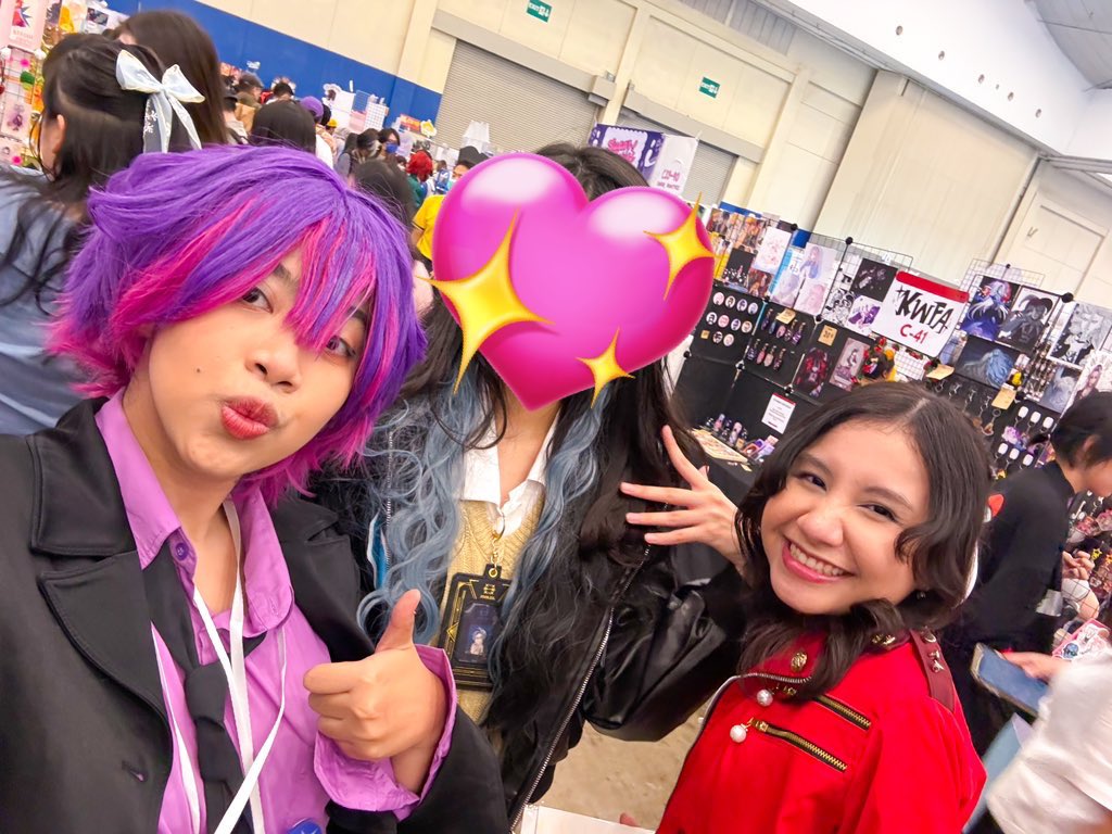 met @hel_nah_ and @Iunaqua ❤️ you guys are so sweet and bubbly and AAAA i really want to meet you lovelies again🥺 thank you for coming to the booth!