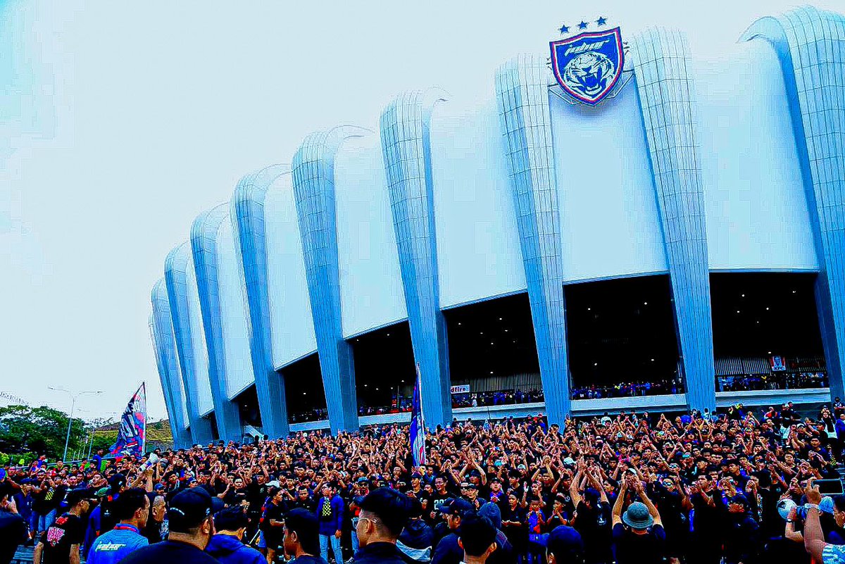 Kita kembali minggu ini dengan fokus tingkat tinggi ke Stadium untuk perlawanan liga super 2024 ini!!! Komrad pon dah ready eh nak perform untuk game petang, Sabtu ini!!! Bangun semua 🔴🔵 #LigaSuper2024 #BOSFAMILIA