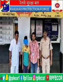 @RPF_INDIA RPF& GRP/Srikakulam Roadrescued 01 minor boy fromPF No 03 of Srikakulam RoadRailway station on 12thMay 2024 and handed over to Child Line/Srikakulam duly observing all the guidelines of SOP.
#OperationNanheFarishte
