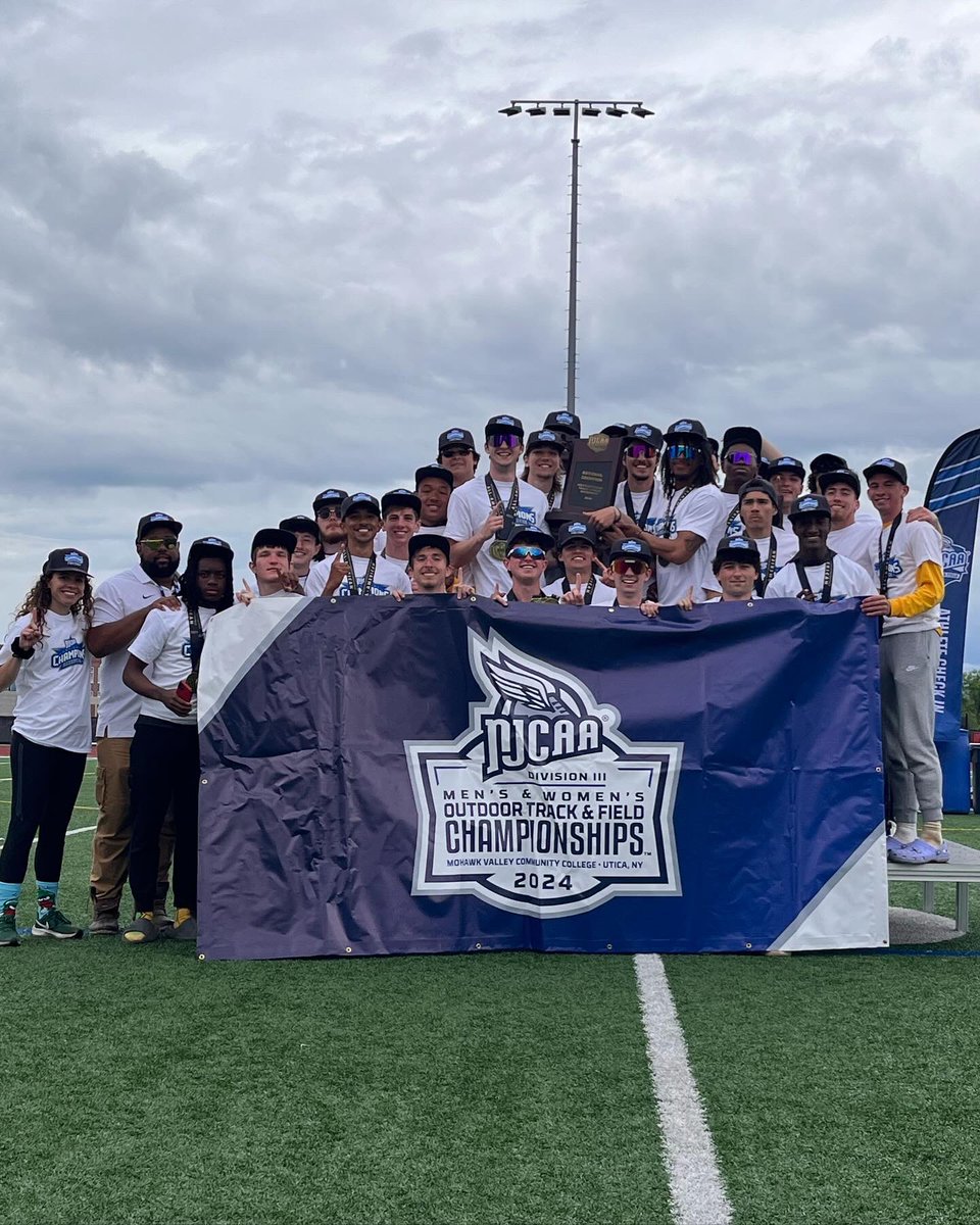 DupageXCTF's tweet photo. 4 PEAT 🏆🏆🏆🏆 NATTY CHAMPS MEN &amp; WOMEN’S RUNNER UPS! 🥈#dupagetf https://t.co/HA9THXPUfp