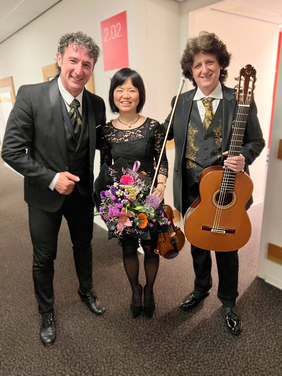 ¡Un día inolvidable en Musiekgebow! 🎶✨En la foto con Lei Wang, la concertino de <a href="/philzuid/">Philzuid</a>, y Angel Muñoz. Hemos interpretado mi Concierto Al-Andalus, dedicado a Paco de Lucía bajo la dirección de <a href="/jaumesantonja/">Jaume Santonja</a>. 🎼👏 Gracias Eindhoven, por una experiencia tan emotiva❤️