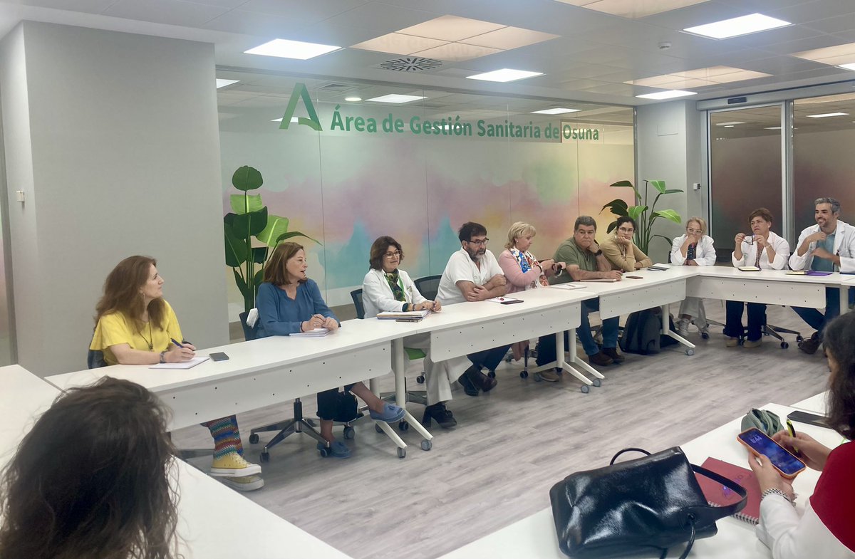 AGSOsuna's tweet photo. Celebramos en el 🏥HU de la Merced reunión de la Comisión de Cuidados Paliativos del @AreaOsuna  constituida por un equipo multidisciplinar abordando 👉
La formación, elaboración de protocolos, censo unificado, comunicación interniveles

Se elaborarán protocolos según necesidades https://t.co/wCgGHUuxCe