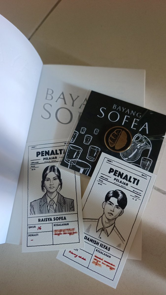 adnienei's tweet photo. @itsteme

Dah selamat mendarat ~ hasil battle 9 Mei jam 9 malam..

Inilah Dendeng @khairulaming versi bercetak ~ 5000 naskah SOLD OUT dalam 10 minit..

Hanya FAN yang faham kenapa sanggup battle untuk jadi pemilik 5000 yang pertama..

#bayangsofea
@imanpublication
@imanshoppe https://t.co/0bU9IljEER