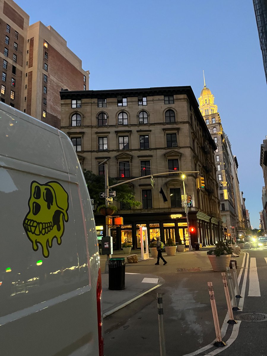 Sun rising in NYC. Another week to accomplish goals we set our minds on 🫶🍌🦍🧪🥨 #MAYC #BAYC