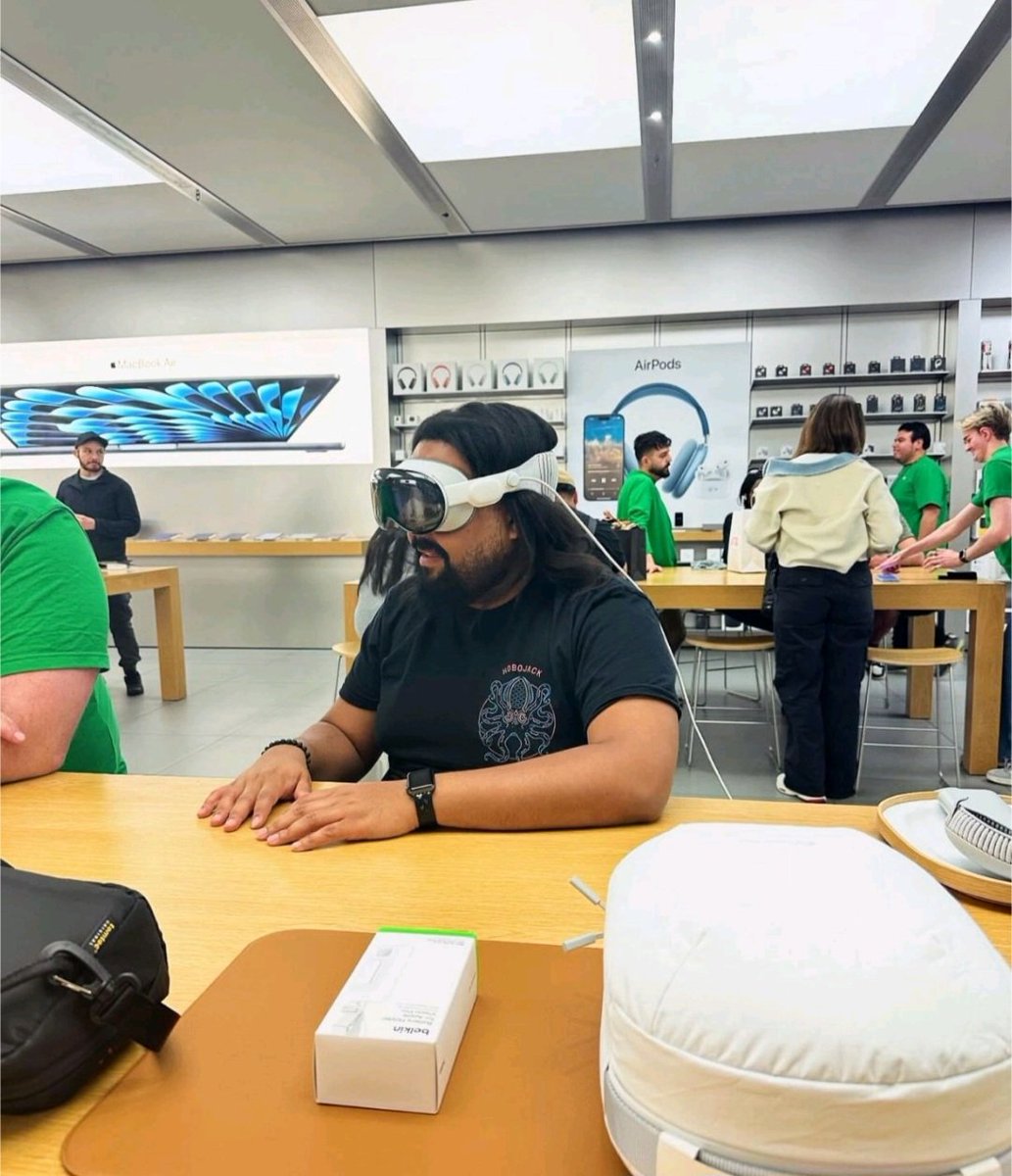 ProtectionBDM's tweet photo. After a break, l'm thrilled to be back at the helm with my brilliant team 🤝
My vacation was not just a time to unwind but also an opportunity to gain fresh perspectives 💡
Lets catch up and talk about your protection business goals 🧭
Here's a pic of me testing out a Vision Pro https://t.co/cy45cGm9L3