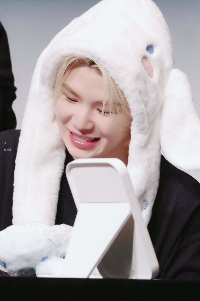 woosimbbokka's tweet photo. 말랑말랑 흰둥이 https://t.co/6knNf1G6MN