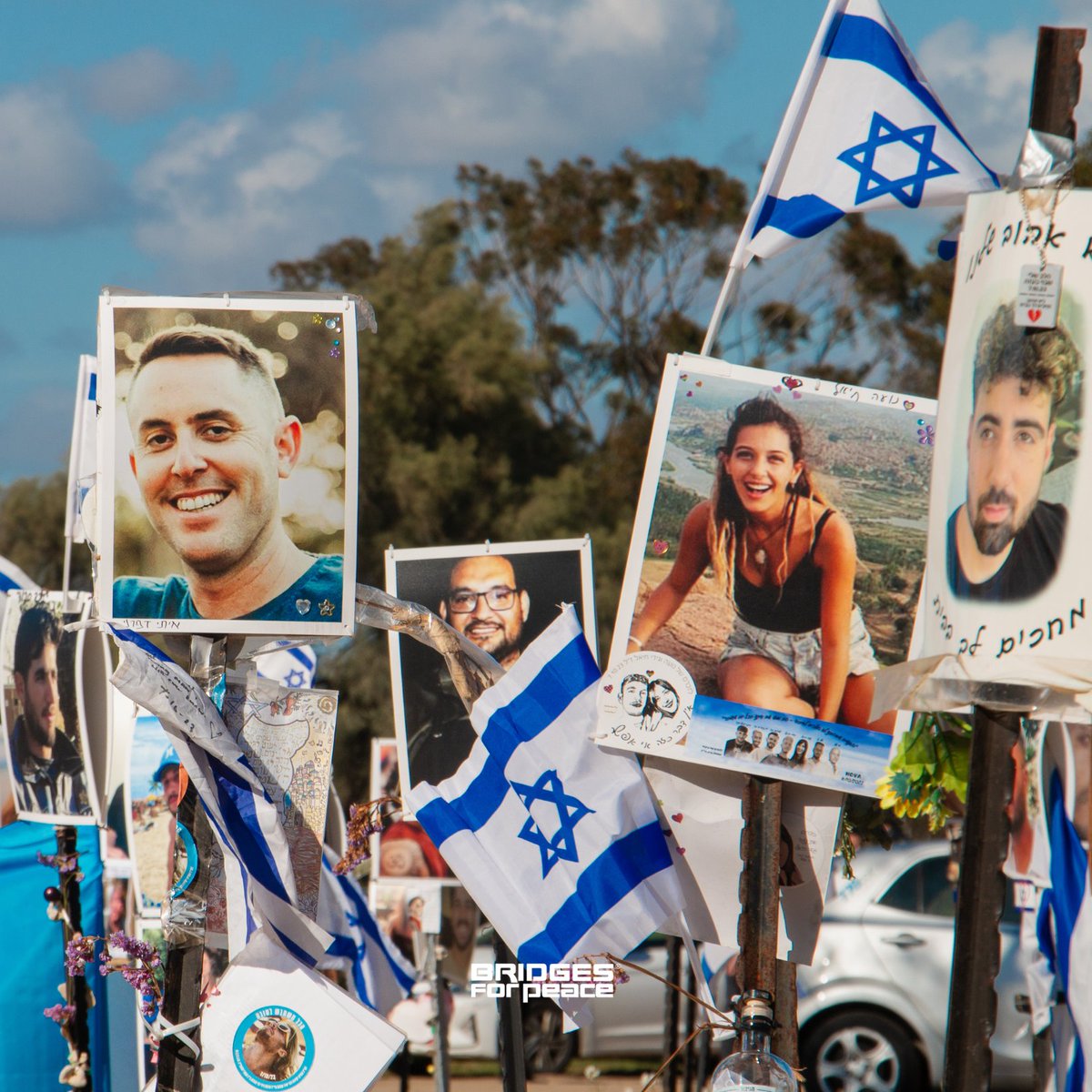 BridgesForPeace's tweet image. Bridges for Peace extends its deepest condolences and prayers to the families and friends of those who perished since last Yom HaZikaron. We stand in solidarity, remembering each precious life taken too soon. 🇮🇱🙏🏻🕯️
#Israel  #YomHaZikaron #StandWithIsrael #NeverAgainIsNow