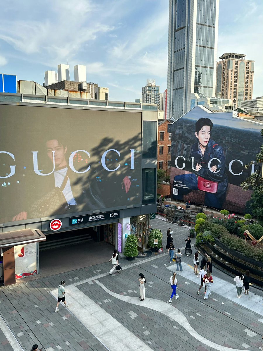 #XiaoZhan 
#XiaoZhanxGucci 

✅ศิลปินเอเชียเพียงคนเดียวที่ GUCCI เลือกมาเป็นเมนหลักของแคมเปญที่โปรโมทระดับโลก
✅ศิลปินคนแรกและคนเดียวที่ปรากฏบน Gucci Wall

กรี๊ดอีกค่ะ กรี๊ดมันออกมา แอร๊ยยยยย 😆‼️

            2023                                       2024
