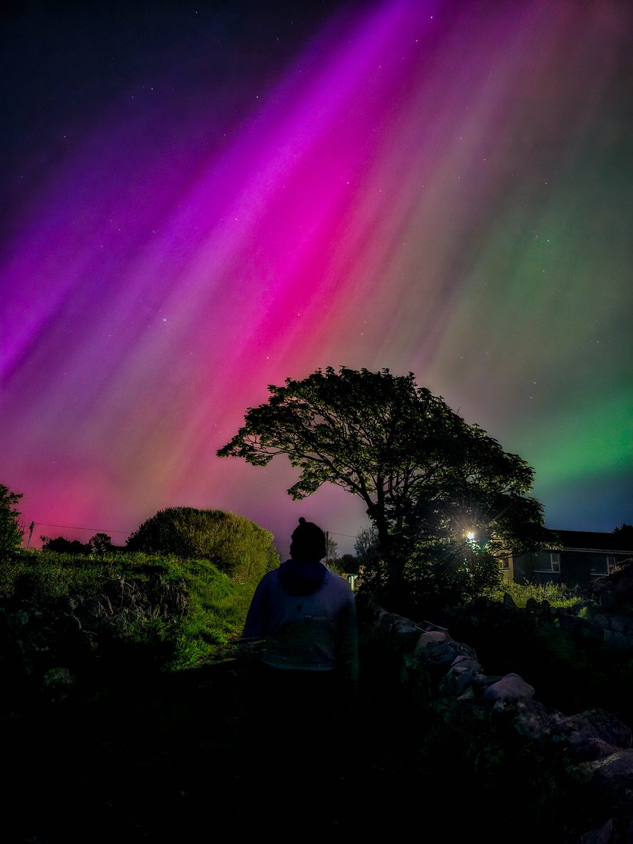 📸🌟 Photo of the Week: Aurora Connemaris by Eoin Faherty in Rosaveel, Co. Galway

For this week's Photo of the Week, there was only one thing we could focus on!! Did you see the incredible Northern Lights on display in Galway's sky over the weekend? 🙌