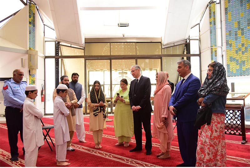 PM's Coordinator on Climate Change & Environmental Coordination Romina Khurshid Alam alongside Azerbaijani Minister & President-designate to COP29 Mukhtar Babayev during their visit to Faisal Mosque, listening the recitation of Holy Quran