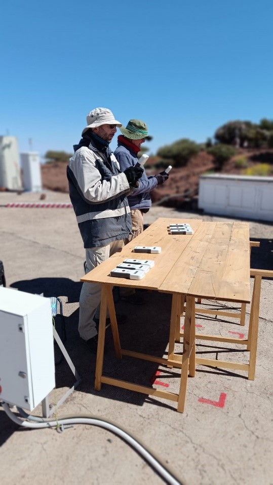AEMET_Izana's tweet photo. Campaña de calibración de 50 #fotómetros de mano #Calitoo, realizada por la compañía francesa TENUM en AEMet #Izaña como parte de las actividades del MLC (Measurement Lead Centres) de la Organización Meteorológica Mundial (@WMO) y de @atmo_access.
https://t.co/CvwSqf634I https://t.co/qZttOssACc