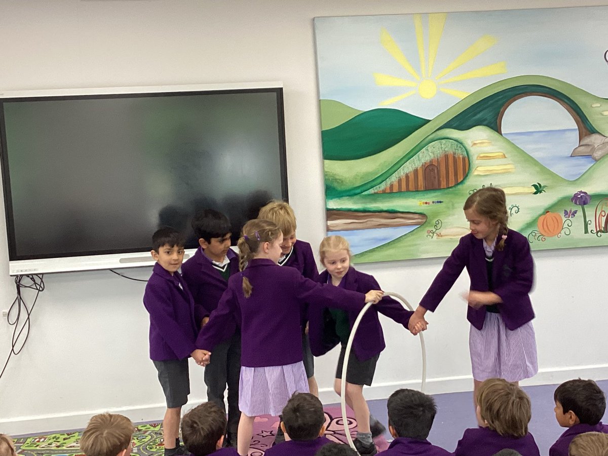 #YorkHouseY1 #YorkhouseY2’s talked all things Teamwork in assembly with Miss Gray.The children discussed the word teamwork and gave so many amazing examples of how & why it is important in life. We read a lovely story Starry-Eyed Stan and to finish we completed our own challenge.