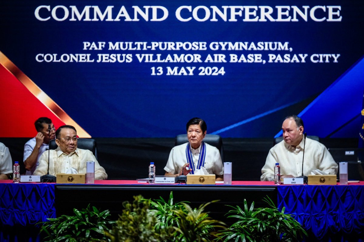 BayanihanToday's tweet photo. It's always intriguing when there's a veil of secrecy surrounding high-level meetings. With President @bongbongmarcos at the helm, one can only wonder about the topics discussed and decisions made. #CommandConference #BongbongMarcos #Malacañang #LeadershipMeeting https://t.co/FFplbjAlpx