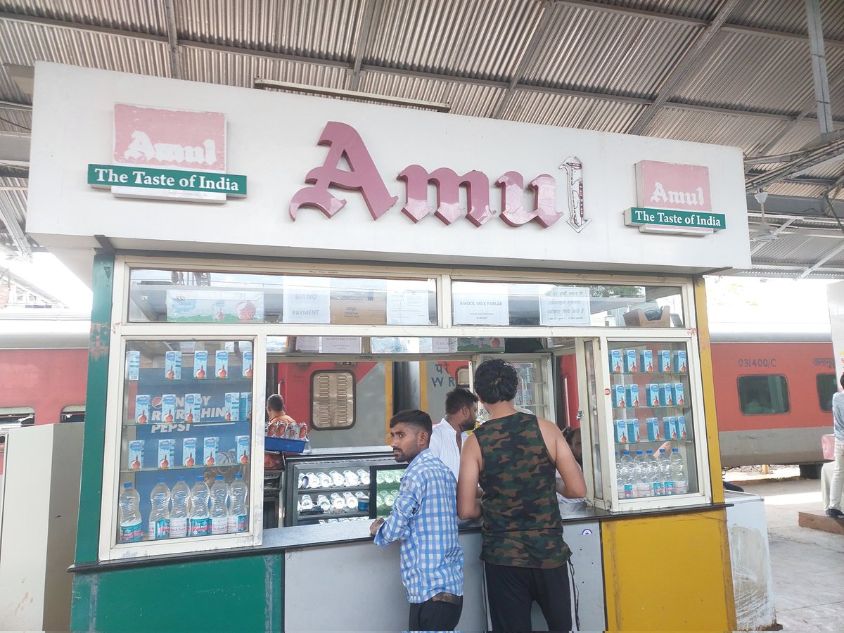 pradeeplodhiR's tweet photo. An Amul store in platform no. 4 at Bina Jn. is selling at 20. When I mentioned it's mrp is Rs 15 then he gave me normal/warm bottle and said normal is Rs. 15 and cold bottle is Rs. 20. This practice is rampant during summer. @narendramodi @RailMinIndia @AshwiniVaishnaw @PMOIndia https://t.co/tNVD99N7bX