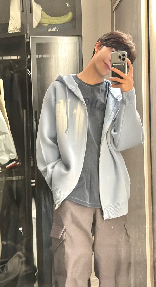 patrick_pppat's tweet image. ootd 🩵