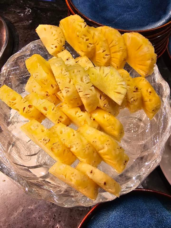 this is dinner right here " Hell Yeah " love my pineapples ☝️☝️✊️✊️