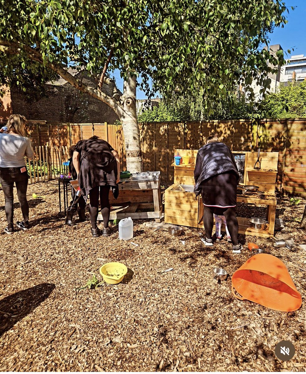 🌸✨ Explore #Stockwell's Hidden Gem: Peggy’s Children’s #Garden! 🌳👧 Set up in memory of Peggy Margaret Gayle, this vibrant space celebrates her vision for a children's growing garden. Join for FREE arty #crafts every Tuesday from 9:30am-11:30am for #families w/children under 5