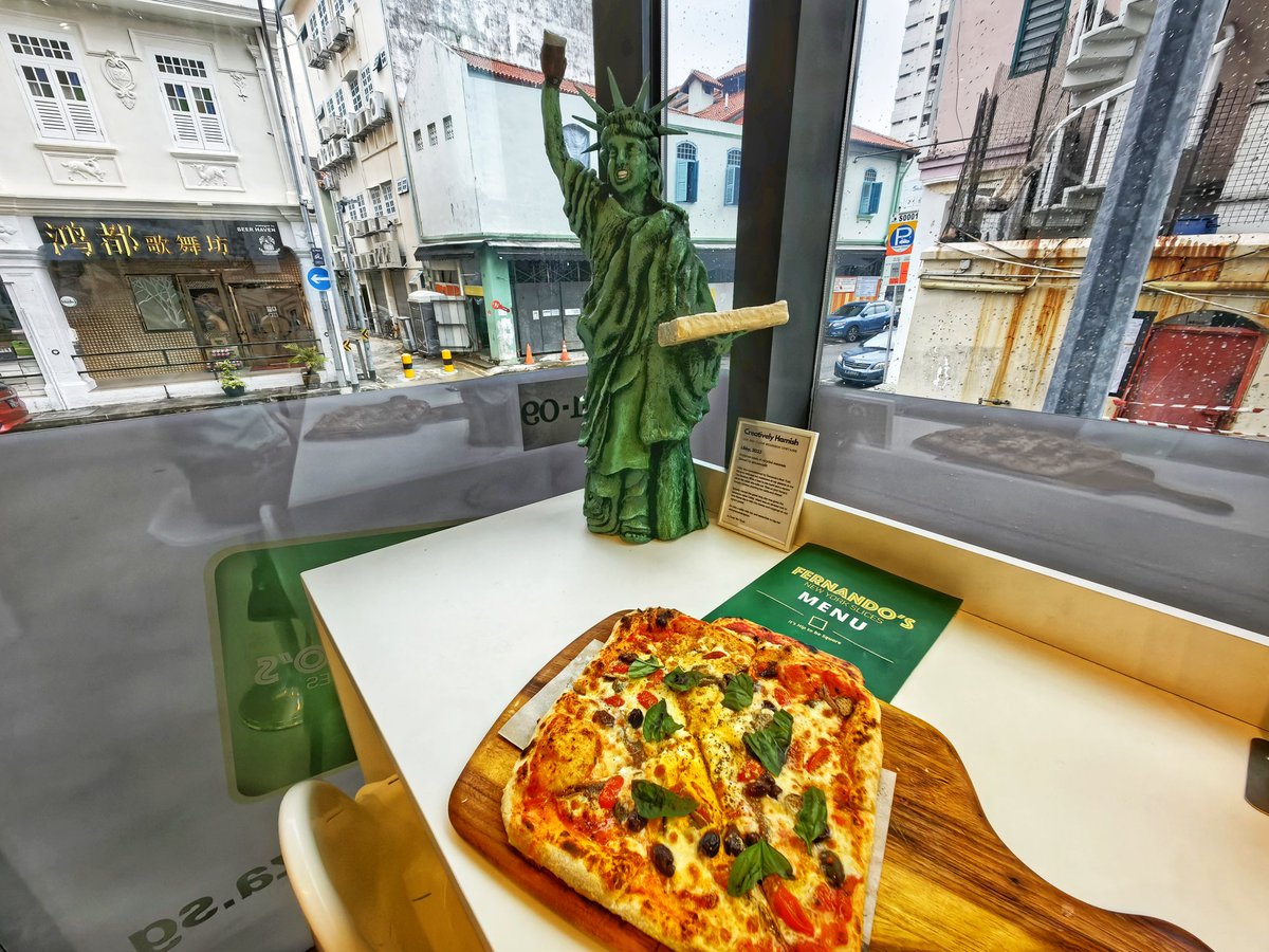 Although you should only do Italian pizza in Phuket or Bangkok, one of the best things about #Singapore is that you can get pretty legit New York style.

It'll cost you, but it's good. 😍🤌👌

#expatlife