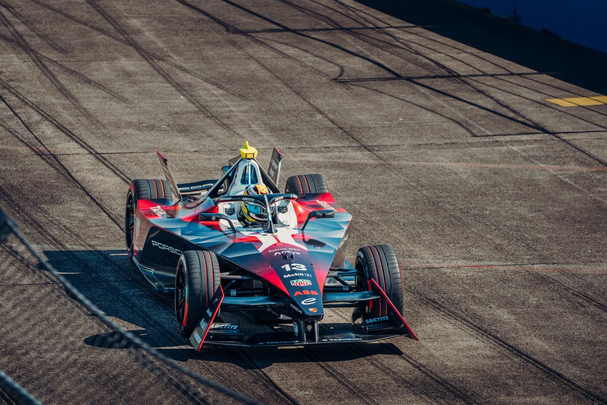 ✅Session 1 of today‘s @FIAFormulaE Rookie Test is in the books. P8 for @hauger_dennis (#94) in 1:02.518 P12 for @ThomasPreining1 (#13) in 1:02.622 See you at session 2 from 14:00 local (UTC+2). #PorscheFormulaE #Raceborn