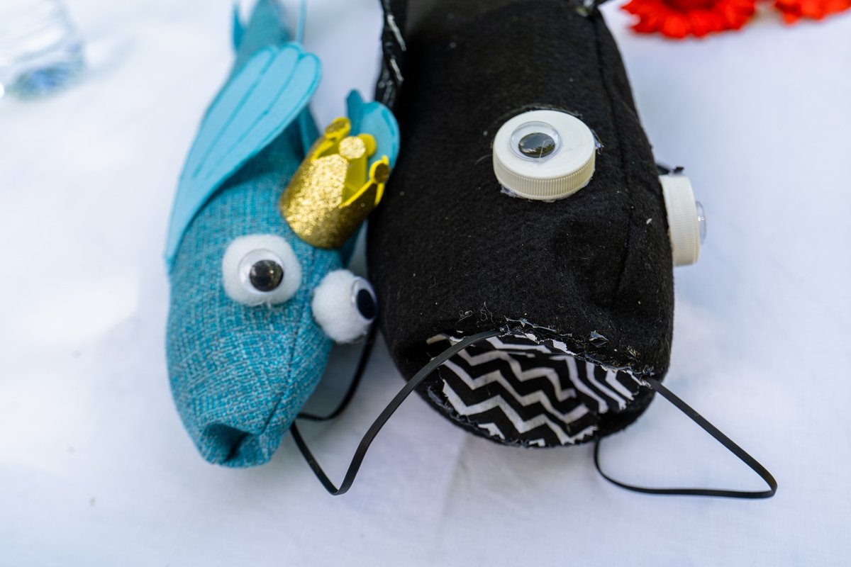 FishInvasionLab's tweet image. On the book launching of &quot;Peixe-rei no Tejo&quot;! A group picture that resumes our team&apos;s main goal. We work together with, and for, the Portuguese society. In the picture we have professional fishermen (2), restaurant owners (3), a researcher and a writer! @MAREscience #megapredator