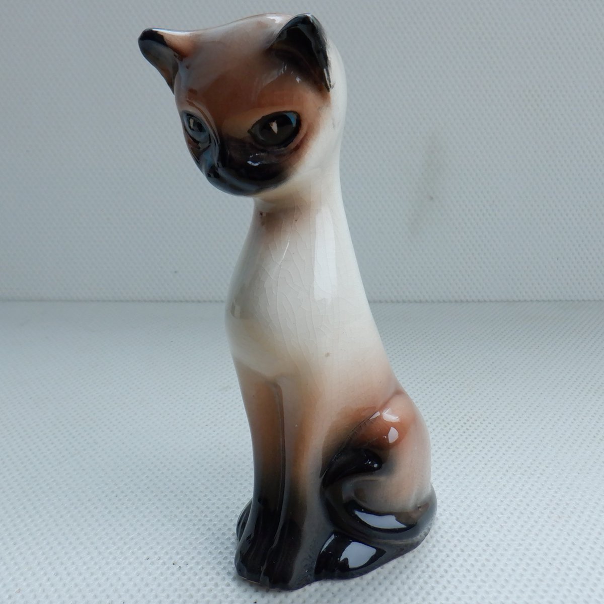 A vintage ornamental ceramic cat. 12 cm in height. 🐱 🛒 ebay.co.uk/itm/2354126035… #Vintage #FollowVintage #CatsOfTwitter #Cat #eBay
