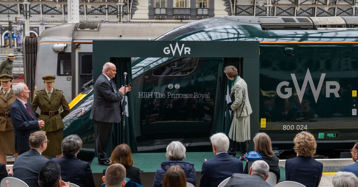 Our Vice-Chancellor Professor Wendy Thomson CBE attended a train-naming ceremony at London Paddington Station this month (Thursday 2 May) held in honour of our Chancellor, HRH The Princess Royal. @royalfamily