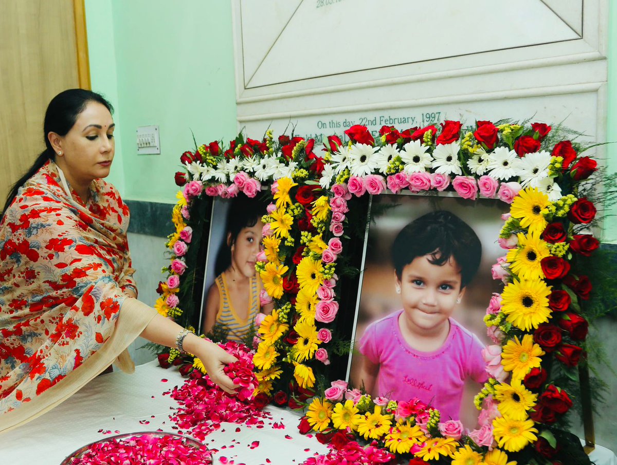 जयपुर बम ब्लास्ट की 16वीं बरसी के मौके पर महक-दिया मेमोरियल चैरिटेबल ट्रस्ट की ओर से संतोकबा दुर्लभजी मेमोरियल अस्पताल में आयोजित रक्तदान शिविर में भाग लिया। 

#JaipurBombBlast #MahakDiyaTrust #BloodDonation