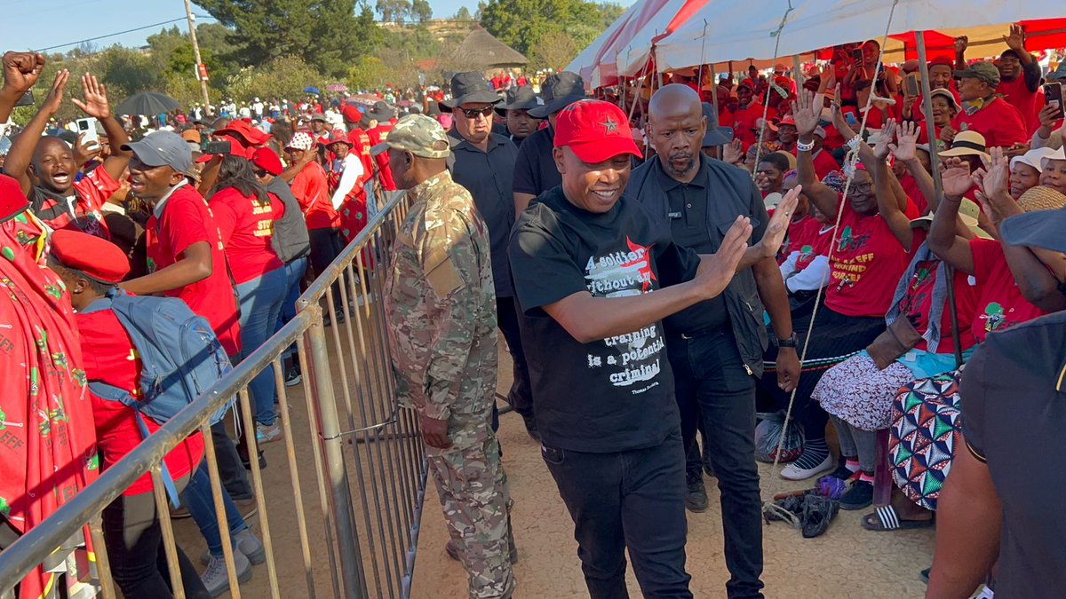 ♦️ICYM♦️ The EFF President and Commander In Chief @Julius_S_Malema addressed masses in Thabo Mofutsanyana Region - Maluti A Phofung Sub-region Ward13 Bolata Village. We an organization of the poor, landless and ours is to change that through ballot. Let's vote EFF on the 29