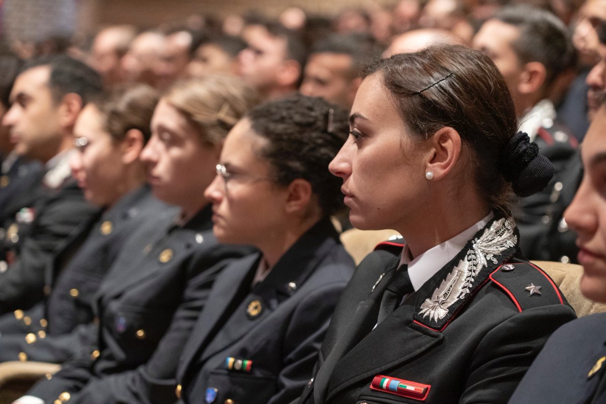 'Non sono qui per insegnare ma per portare un'esperienza e stimolare riflessioni in chi, come voi, ha scelto di rappresentare lo Stato. Il punto non è dove si arriva ma l'impegno profuso durante il percorso. Voi disporrete di un potere non vostro ma a voi assegnato dal Paese che