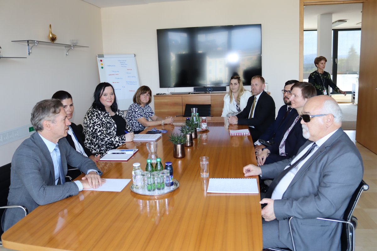 On Friday, a delegation of EDF and @InfoNsios met @govSlovenia Prime-Minister Robert Golob. We discussed: ▶️Funding and involving organisations of persons with disabilities ▶️#EUDisabilityCard and transport ▶️#DisabilityRights Strategy and more! Read: edf-feph.org/slovenian-prim…