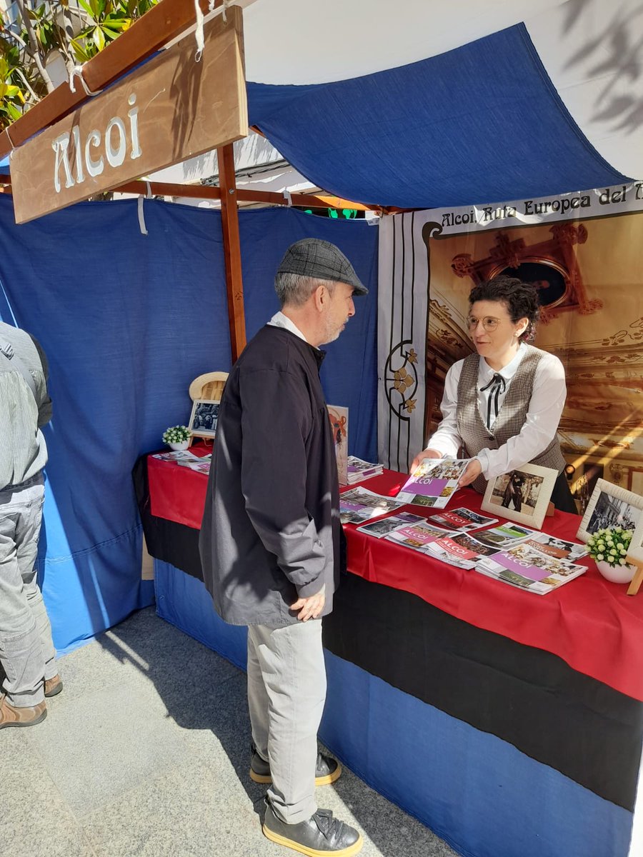 🎩🌂Un año más Alcoy estuvo presente del 10 al 12 de mayo en la XXI @FiraModernista promocionando la ciudad. 🎩🌂Un any més Alcoi va estar present del 10 al 12 de maig en la XXI Fira Modernista de Terrassa promocionant la ciutat. @AjuntamentAlcoi @costablancaorg