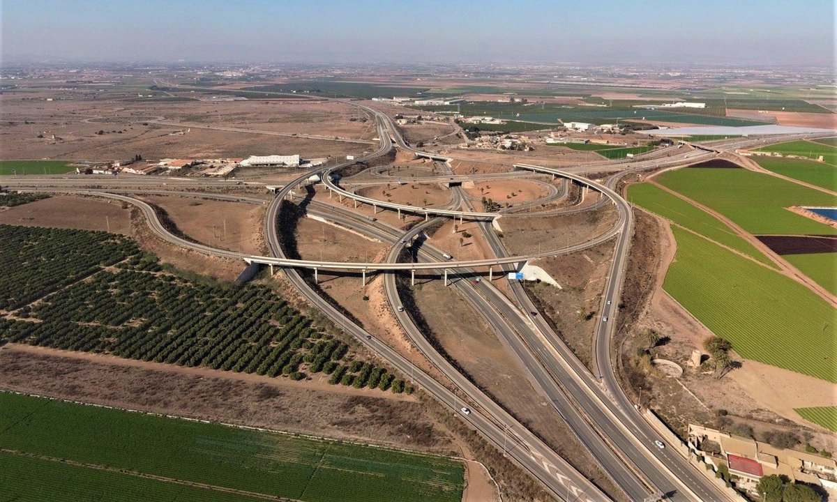 Mejorar la red de carreteras hacia una mayor seguridad vial es uno de nuestros objetivos prioritarios. Por eso destinamos 3,6 M€ para analizar el estado de los firmes de 124.500 km de carreteras y promover las actuaciones de conservación necesarias.