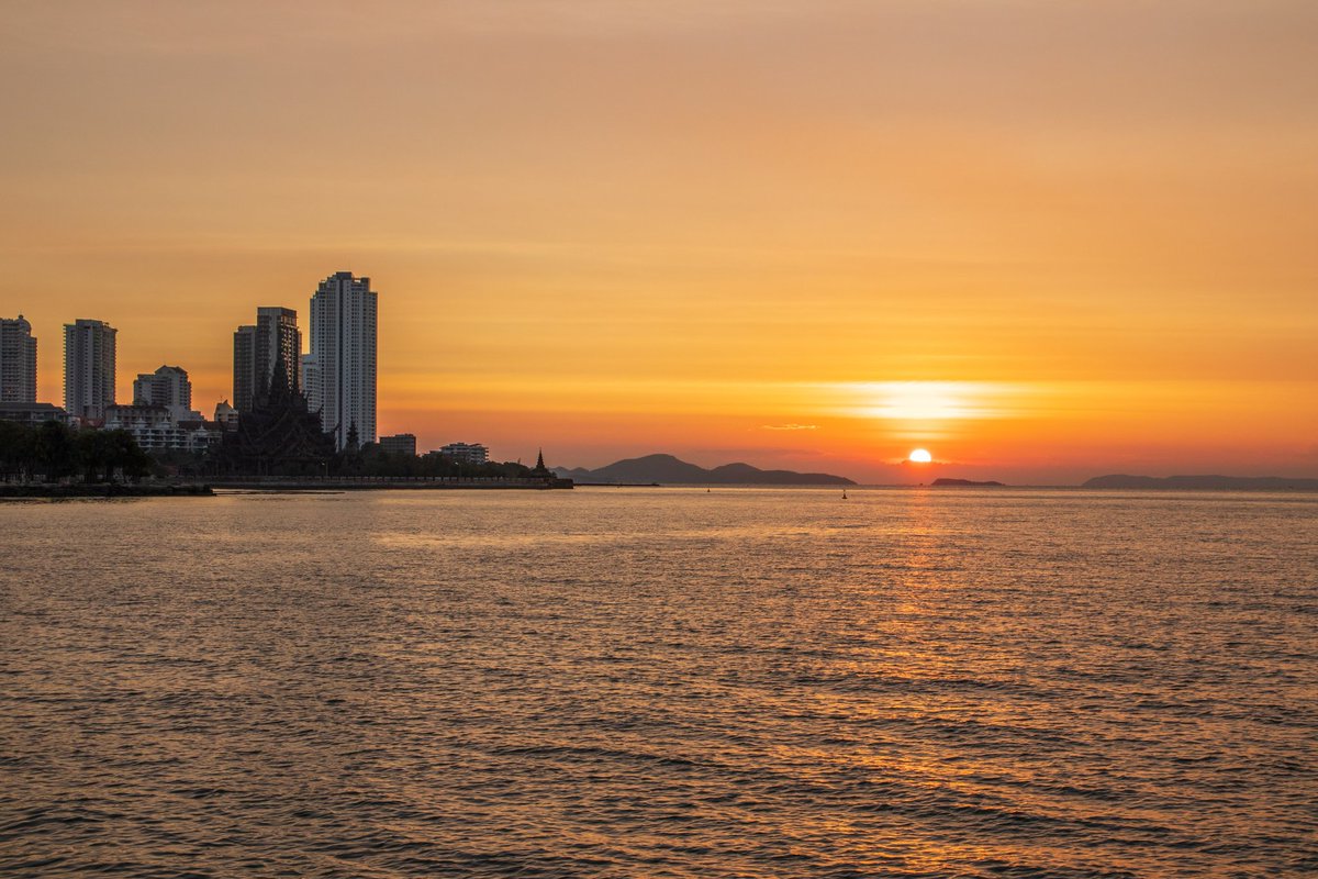 alamy.com/pattaya-thaila…
The Seascape and City of Pattaya District Chonburi in Thailand Southeast Asia during the Sunset Time 
Alamy Stock Photo 
Self Promotion 
#Thailand #thai #amazingthailand #thailande #pattaya #Travel #photography #travelphotography #photo #Sunset #vacation